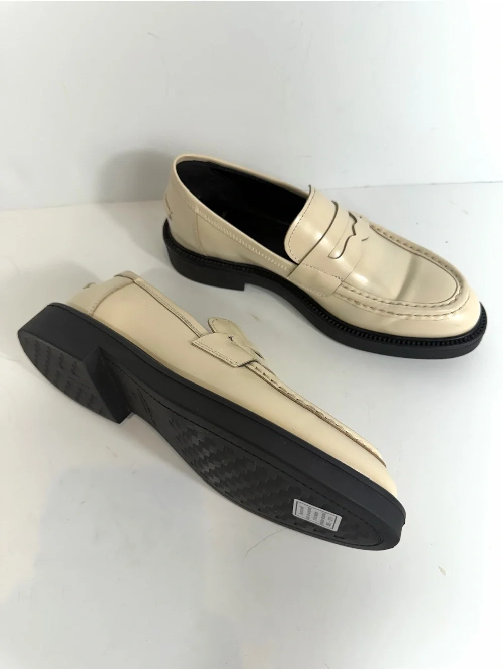 Vagabond Shoemakers Alex W Off White Leather Penny Loafers | US 7 / EU 37